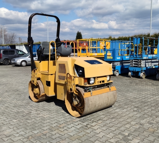 Walec CATERPILLAR CB 24 Rok 2011