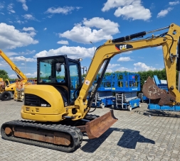 Minikoparka CATERPILLAR 305 D CE rok 2011