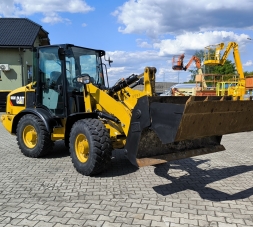 Ładowarka kołowa CATERPILLAR 906 M Rok 2016 - Sprzedana